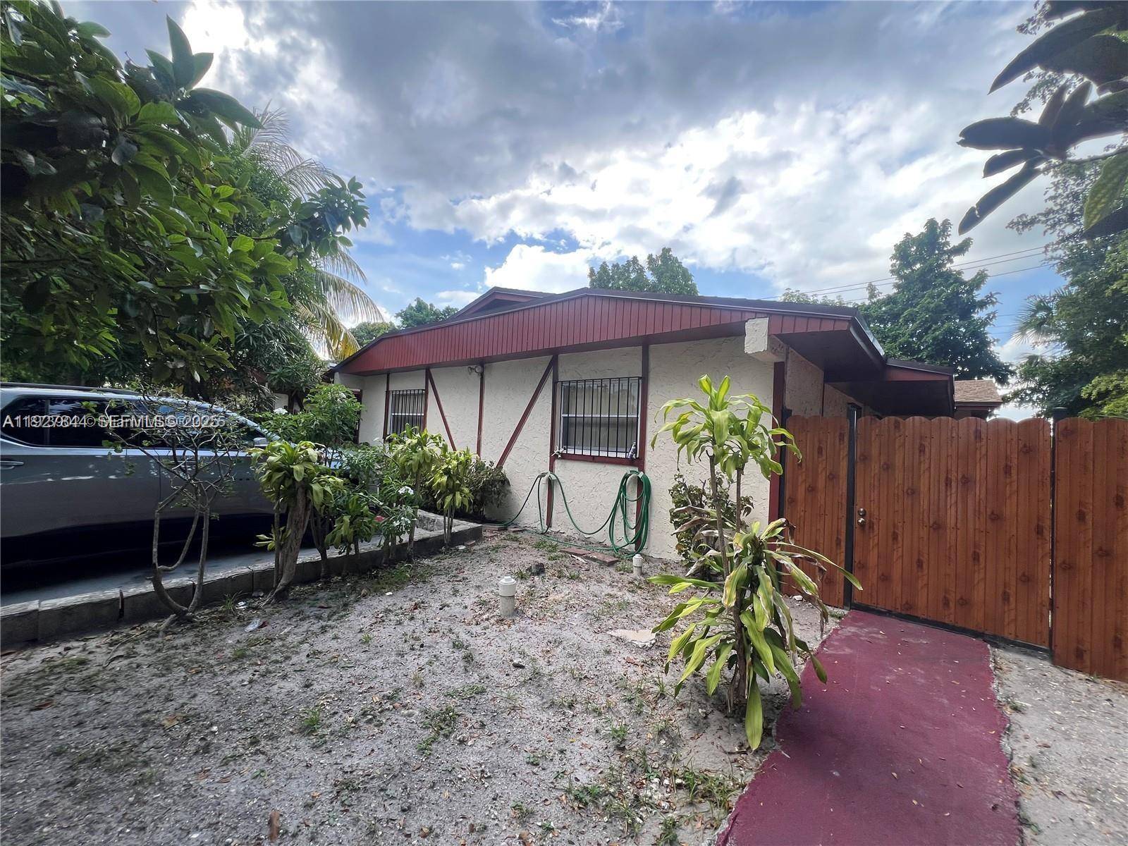 1581 NE 117 STMiami - picture