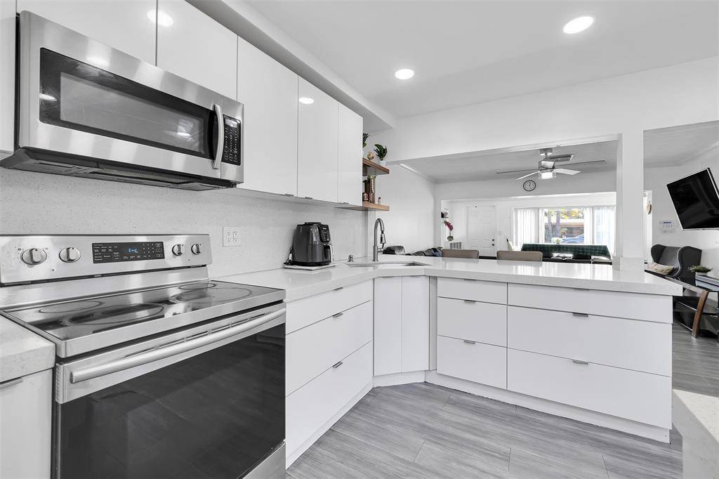 2535 ShermanHollywood - picture