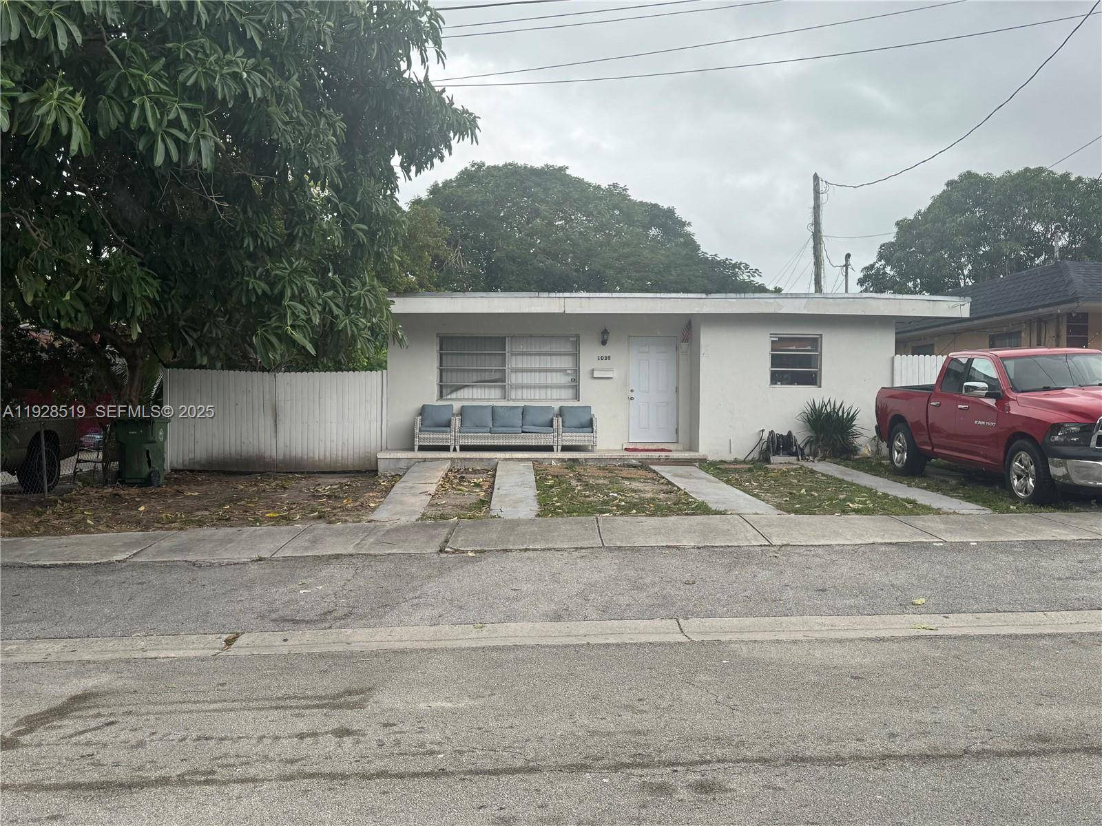 1032 SW 10th StreetMiami - picture