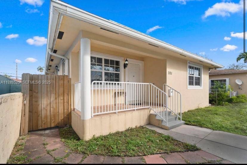 701 NE 6th StHallandale Beach - picture