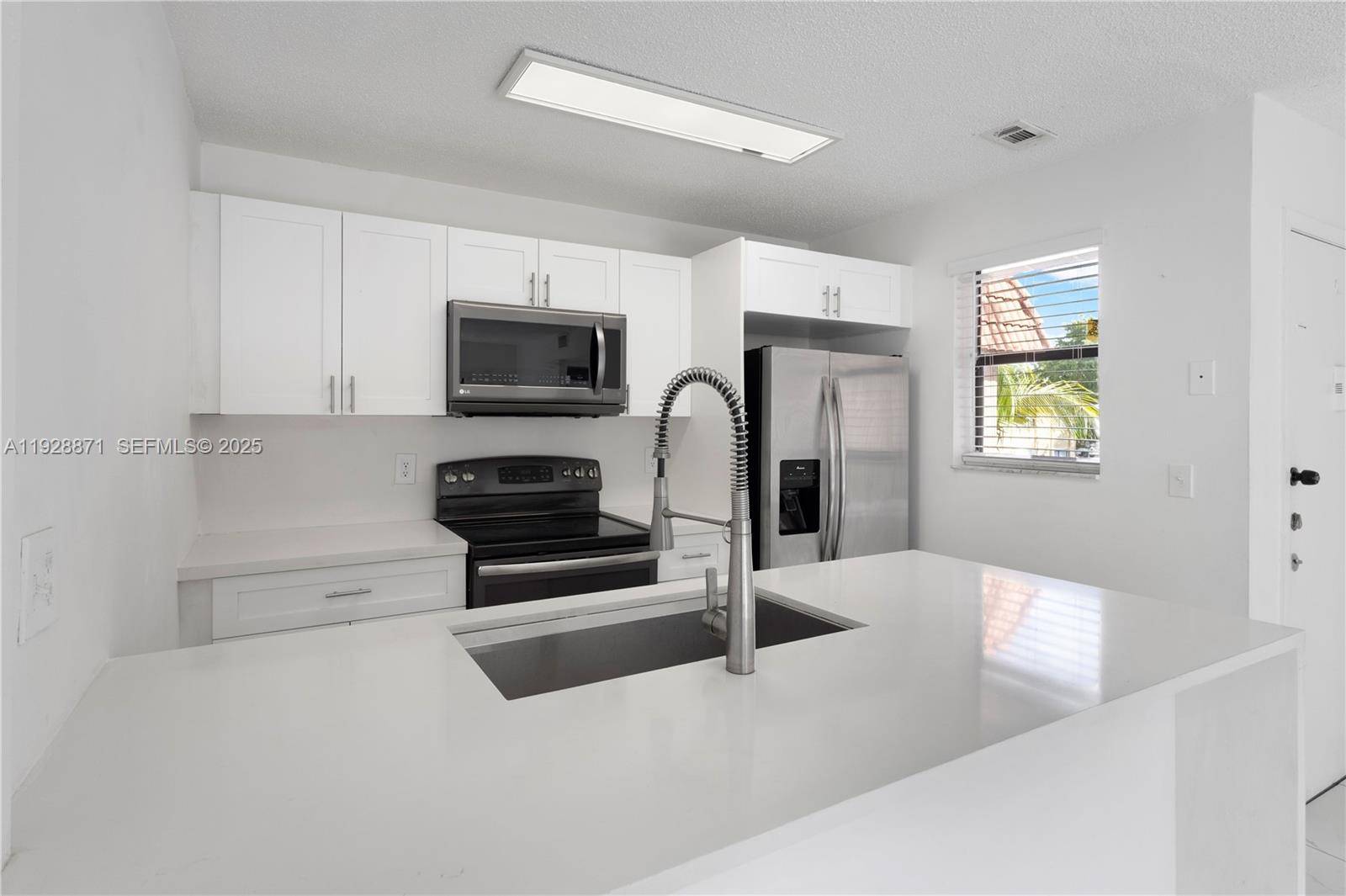 6580 W 27th CtHialeah - Condo 1-4 Stories,Condo condo unit 58-21 - picture
