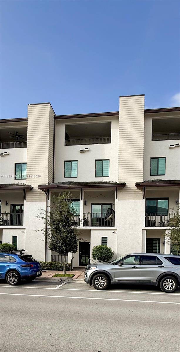 4654 NW 84th AveDoral - picture