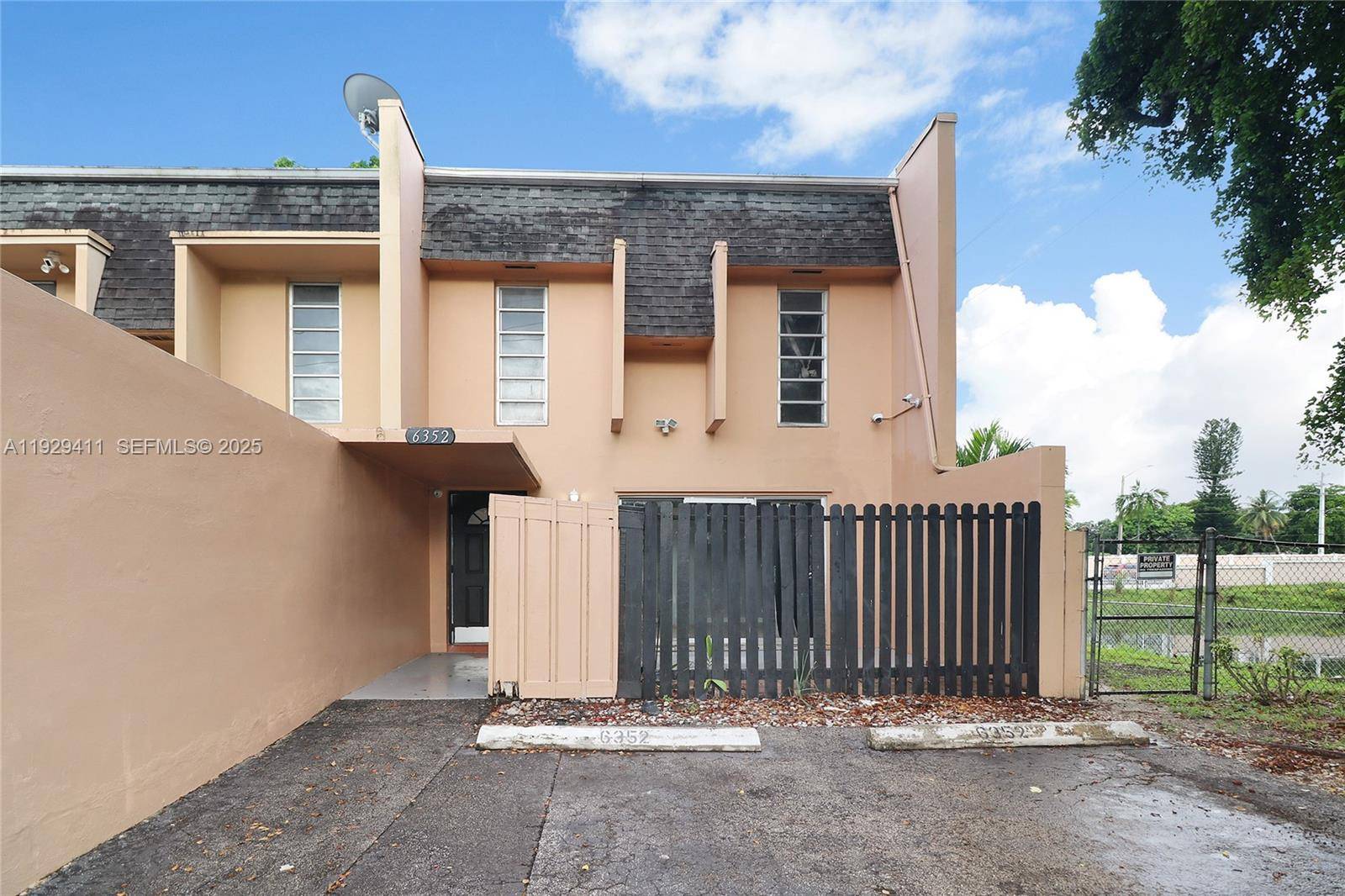 6352 Boulevard Of ChampionsNorth Lauderdale - Townhouse,Condo condo unit 1 - picture
