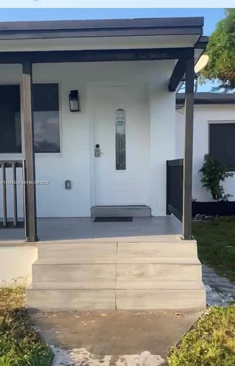 3085 NW 51st StMiami - picture
