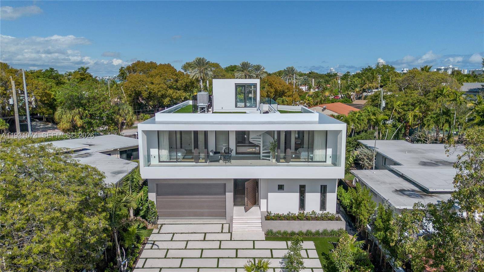 1045 W 47th CtMiami Beach - picture