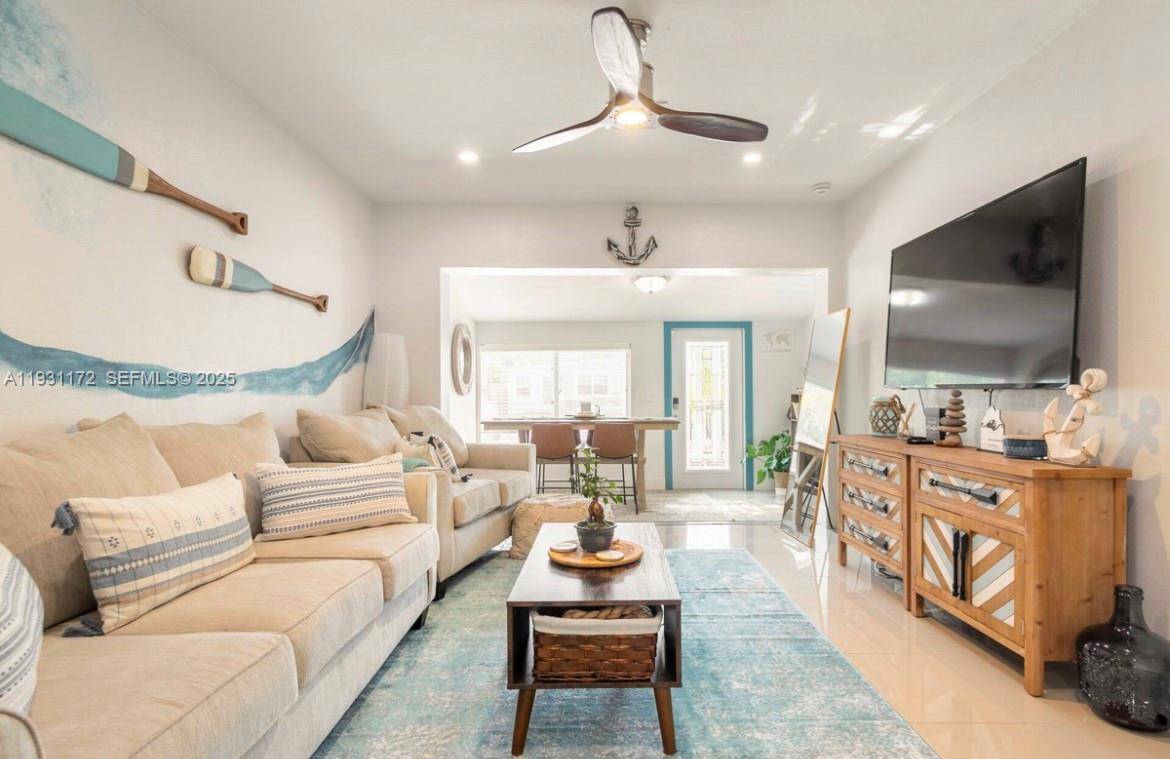 1243 NW 3rd AveFort Lauderdale - picture