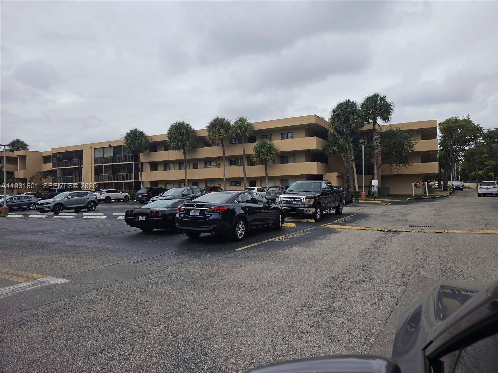 8415 SW 107th AveMiami - KENDALL ACRES WEST CONDO condo unit 116W - picture