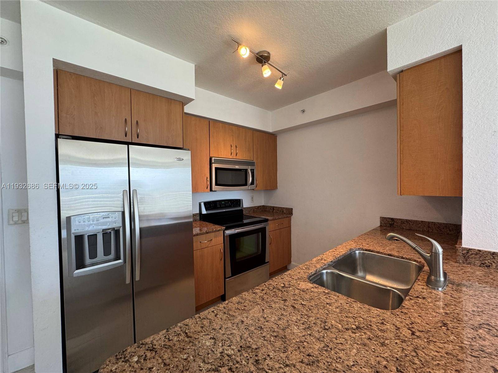 1830 Radius DrHollywood - RADIUS CONDO condo unit 915 - picture