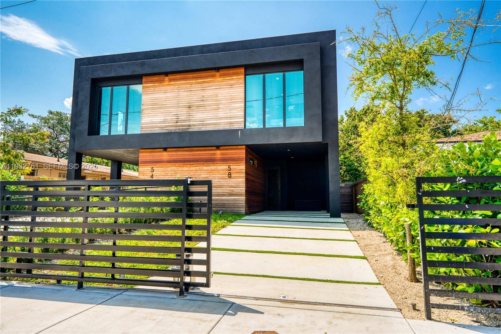 58 NW 52nd StMiami - picture