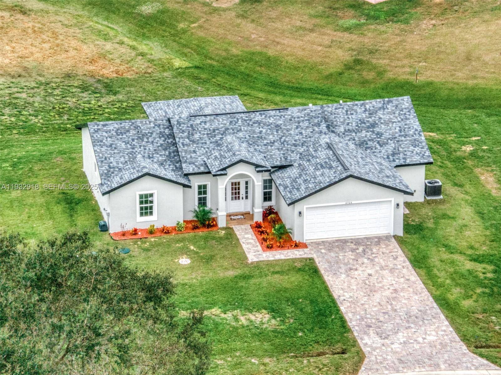 6724 Heavitree DRSebring - picture