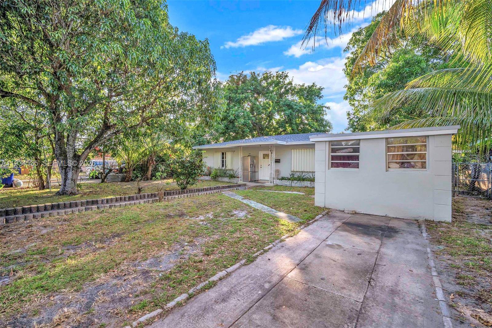 16234 NE 9th CtNorth Miami Beach - picture