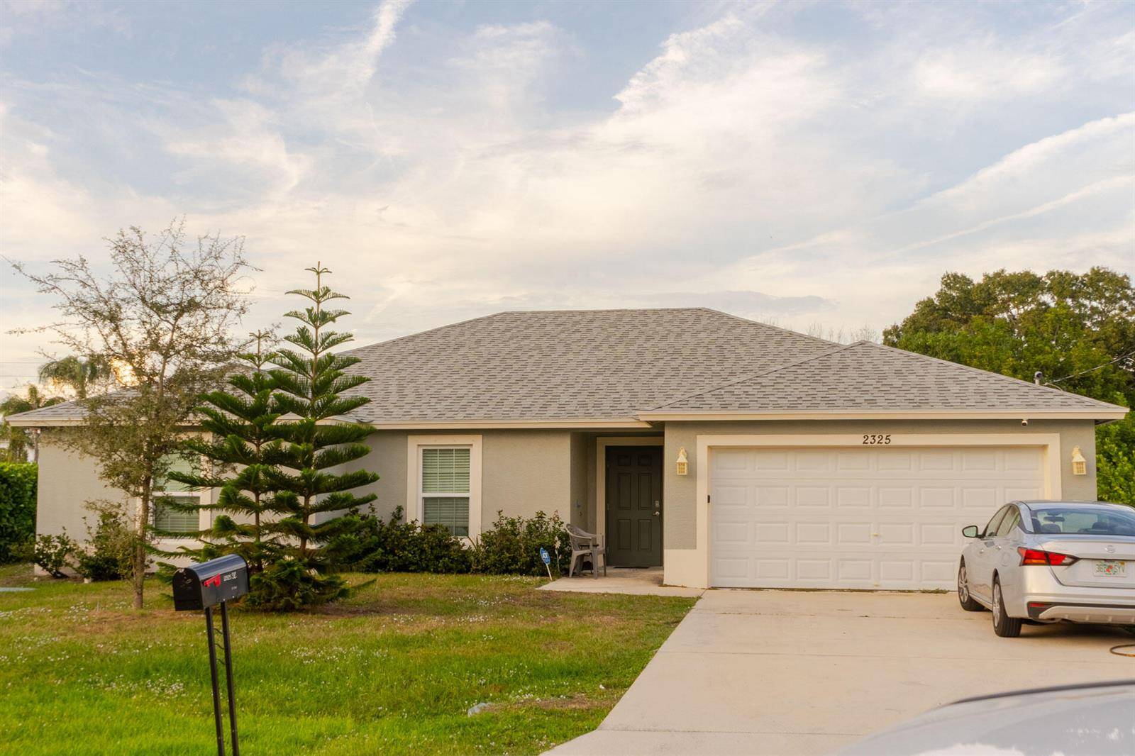 2325 SE CalcuttaPort St. Lucie - picture
