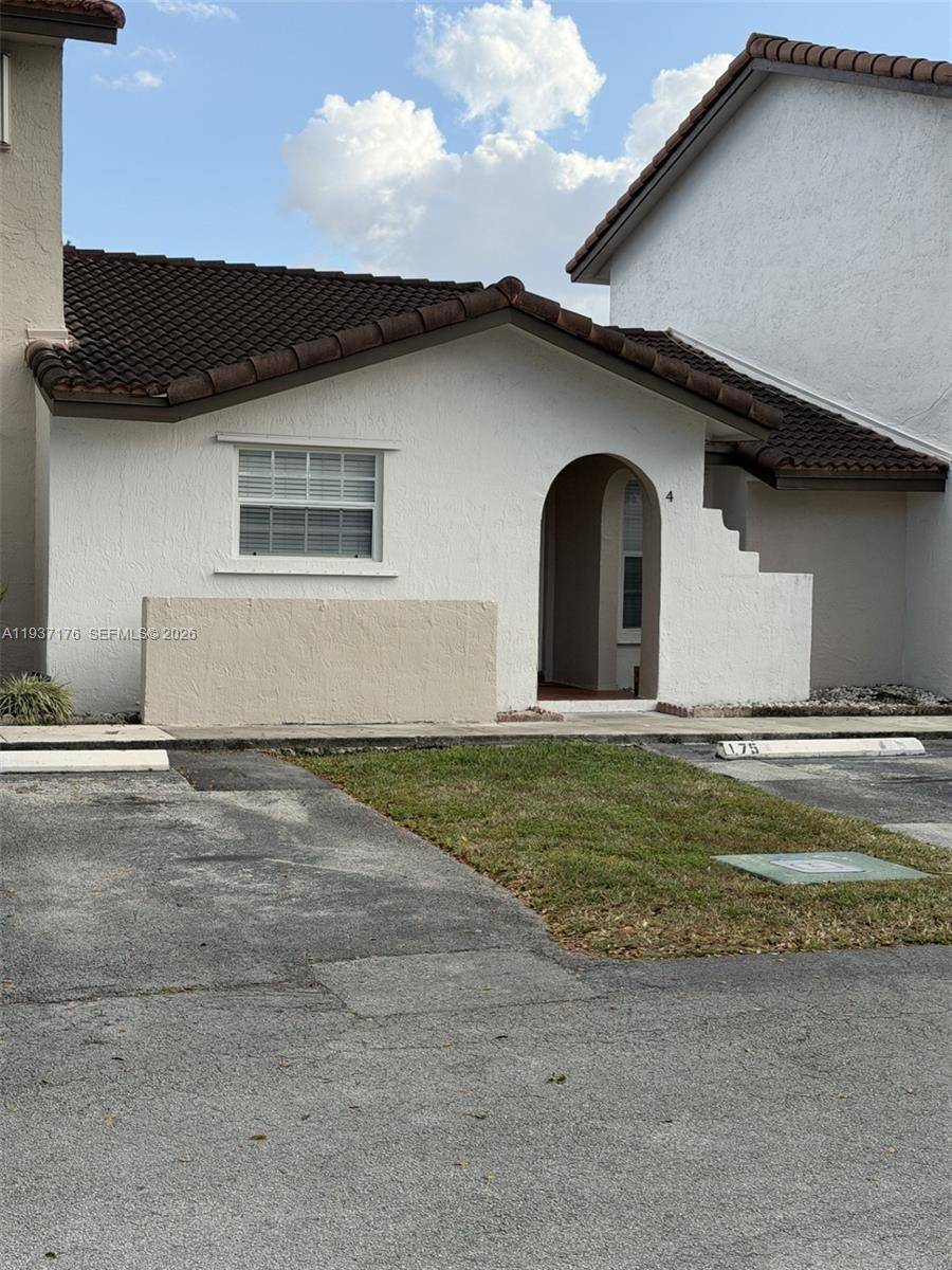 13551 SW 62nd St # 4Miami - LAMBIANCE TOWNHOMES KENDA condo unit 155 - picture