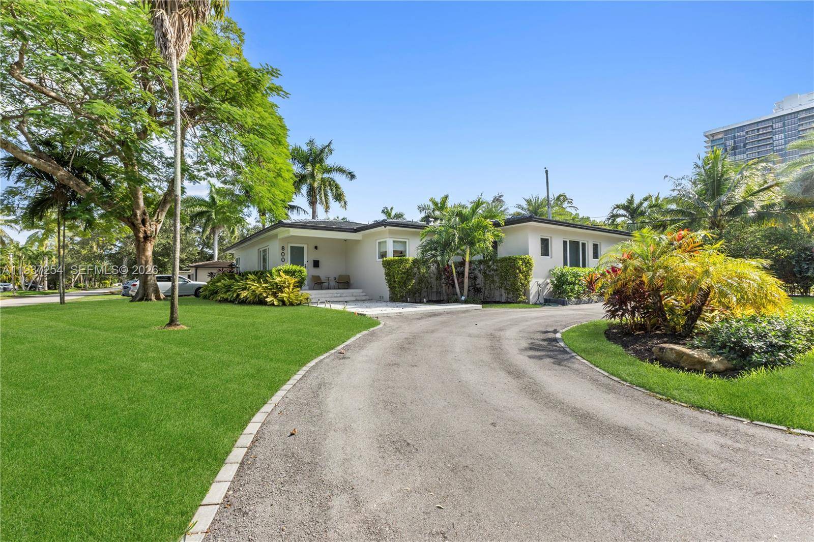 800 NE 72nd StMiami - picture