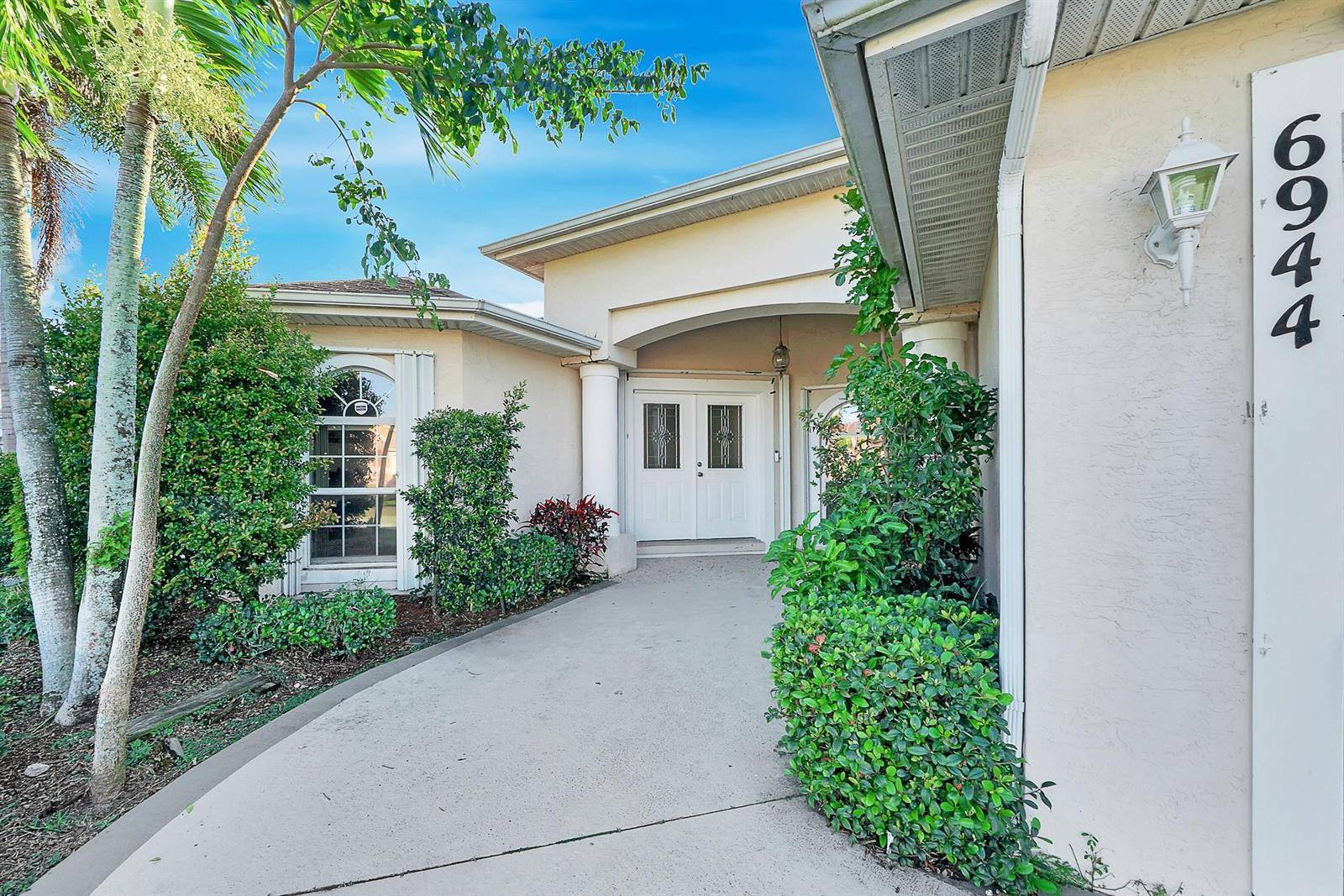 6944 NW DaffodilPort St. Lucie - picture