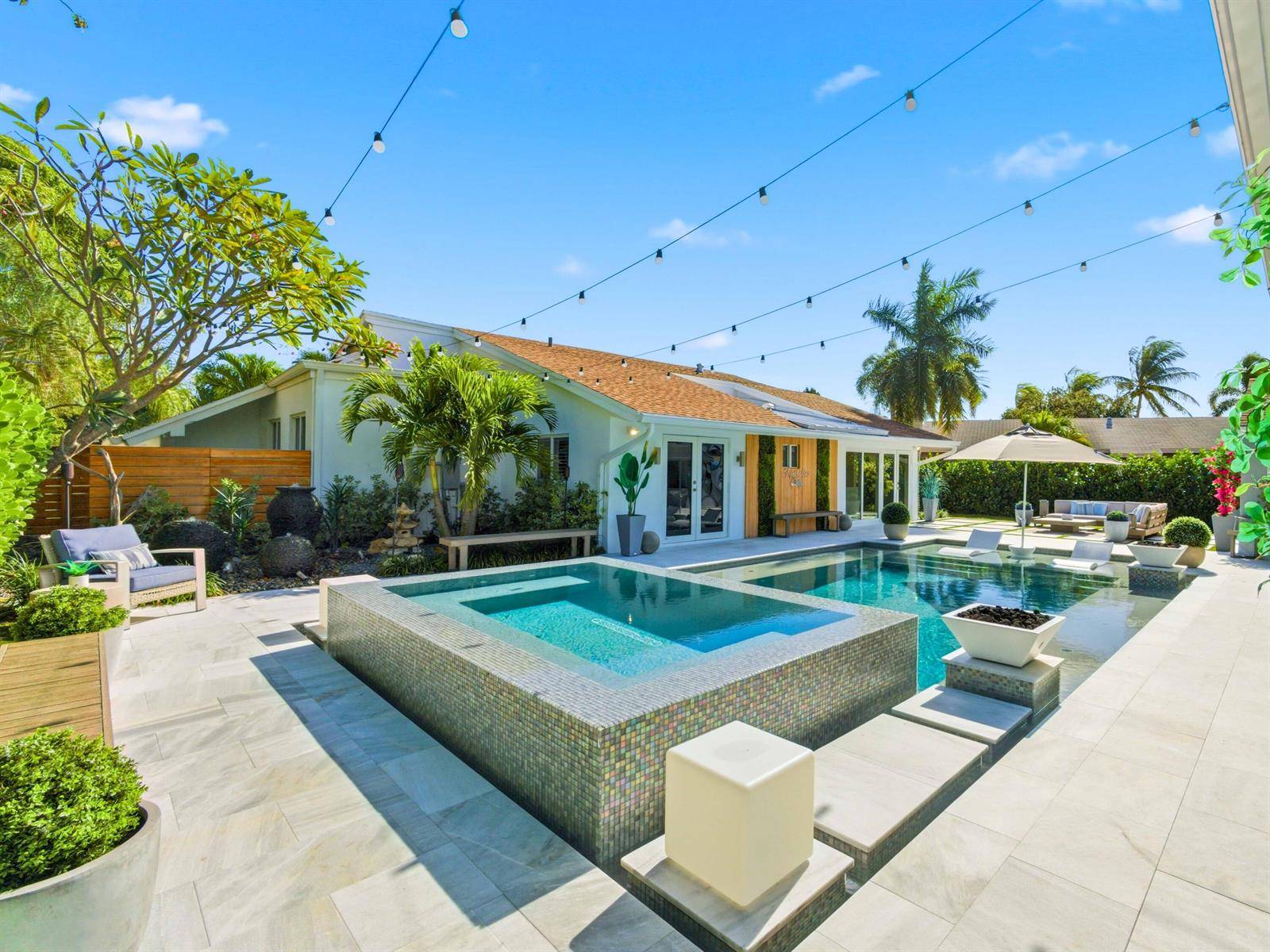 2210 NE 3rd AveDelray Beach - picture