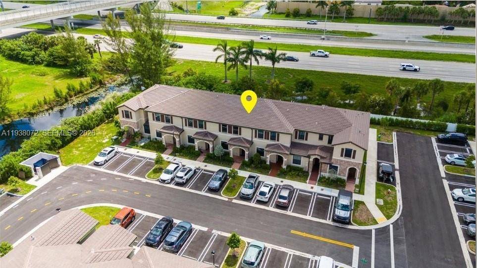 11431 W 32nd LnHialeah - picture