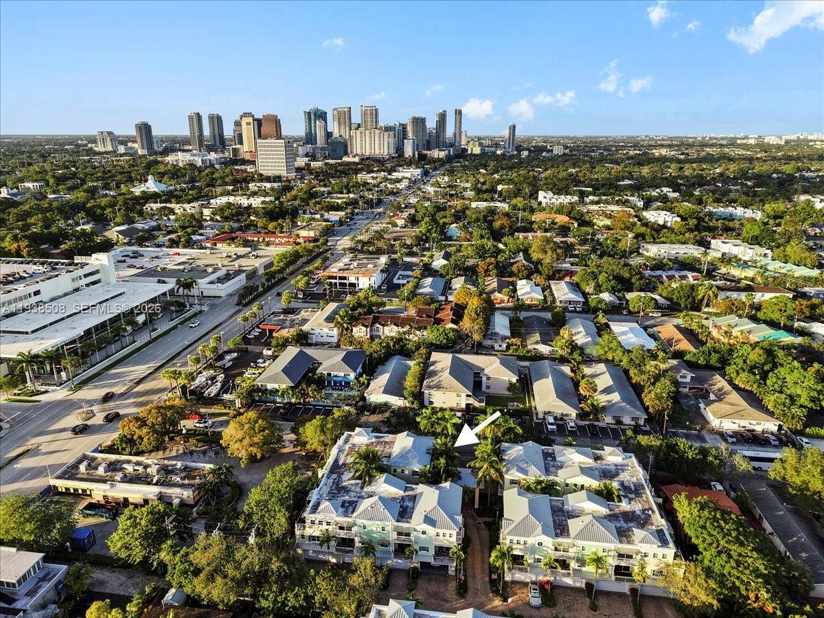 630 SE 15th StFort Lauderdale - EVERGLADES LAND SALES CO condo unit 3 - picture