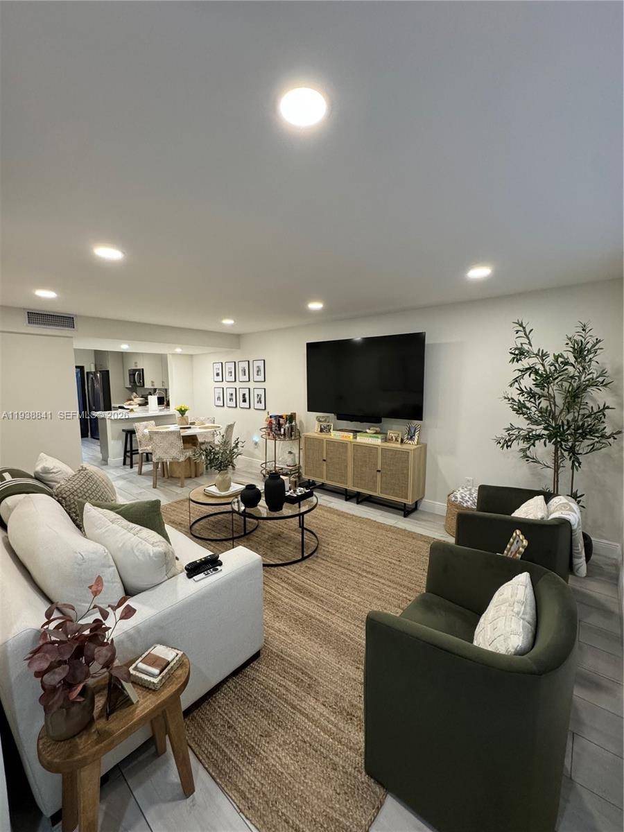 10069 SW 77th CtMiami - picture