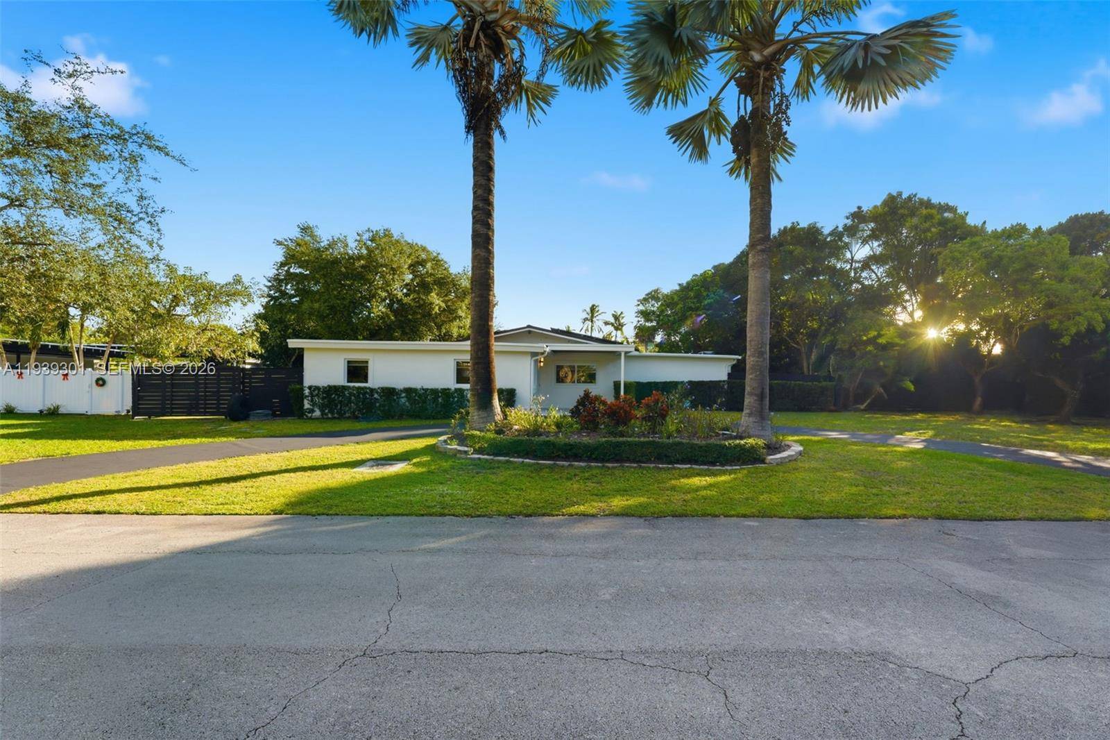13225 SW 83rd CtPinecrest - picture