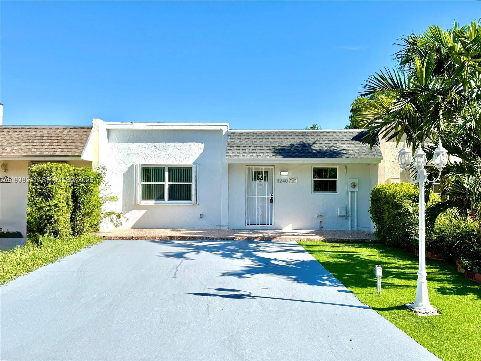 11240 SW 33rd Cir PlMiami - picture