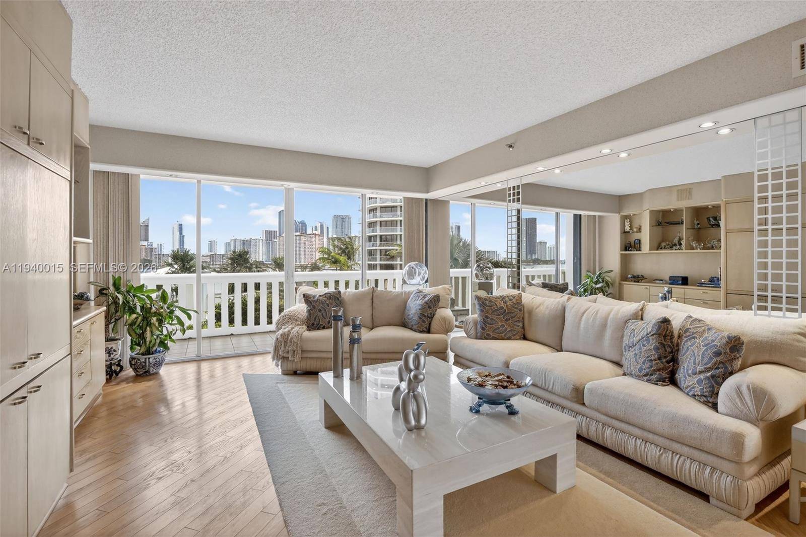 3000 Island BlvdAventura - 3000 ISL BLVD WILLIAMS IS condo unit 502 - picture