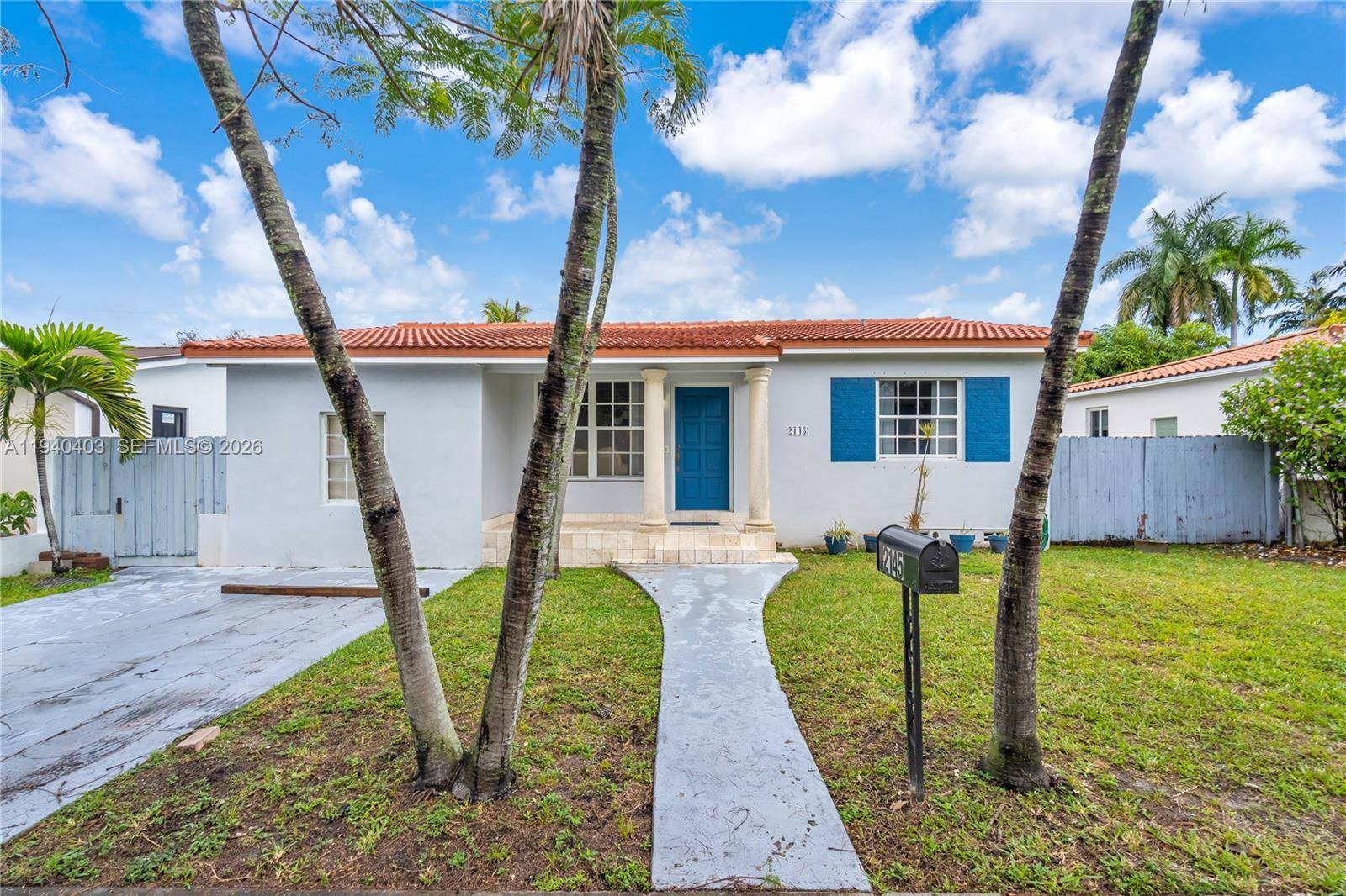 2145 SW 26th StMiami - picture