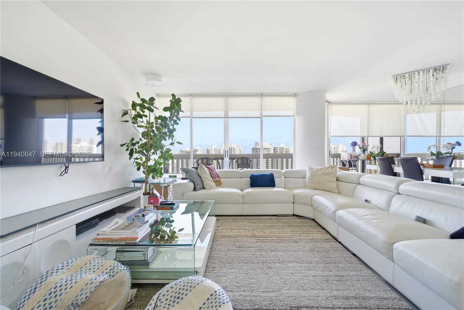 1000 W Island BlvdAventura - 1000 ISL BLVD WILLIAMS IS condo unit 2806 - picture