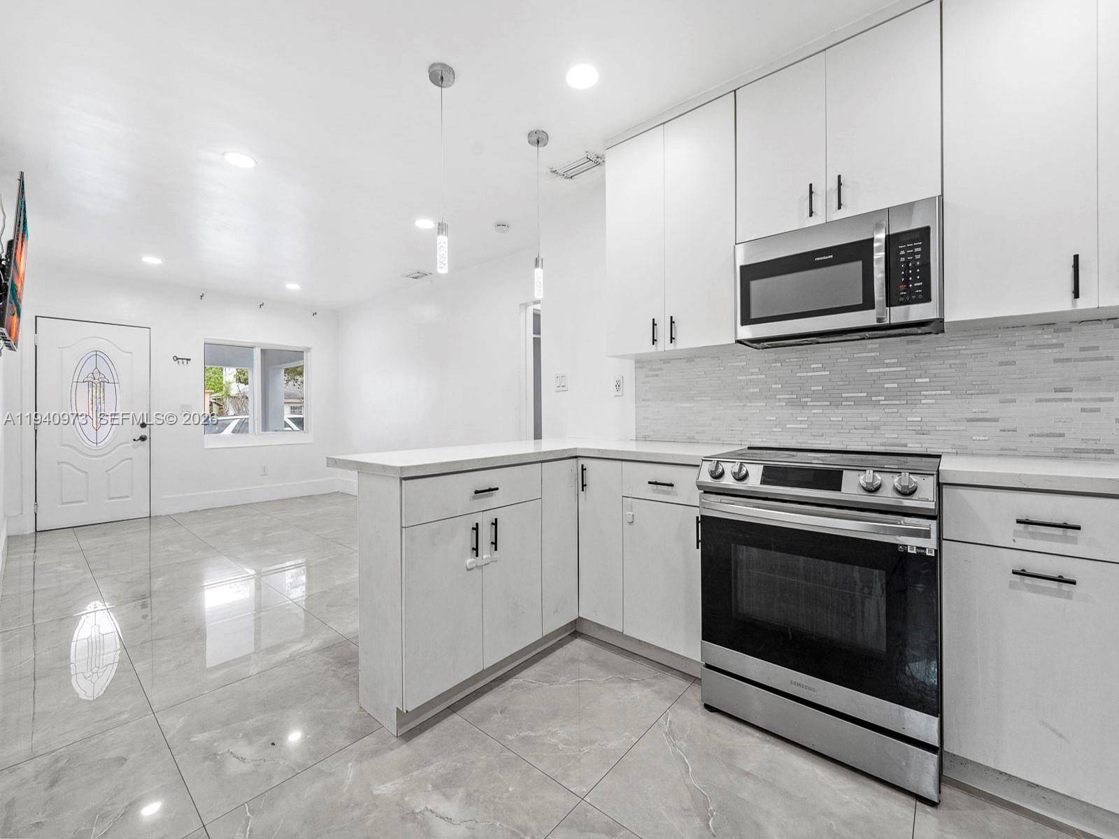 1230 NW 35th StMiami - picture