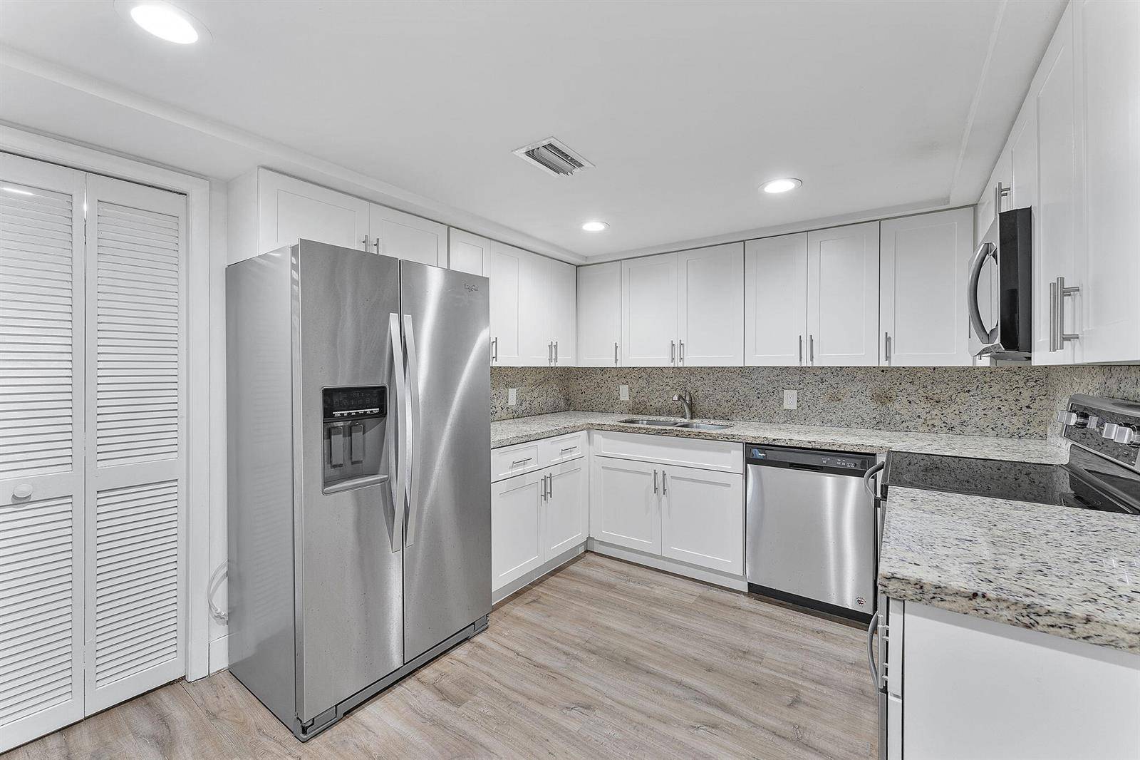 16475 Golf ClubWeston - BLDG 9 OF COUNTRY CLUB APT,Country Club Village condo unit 207 - picture