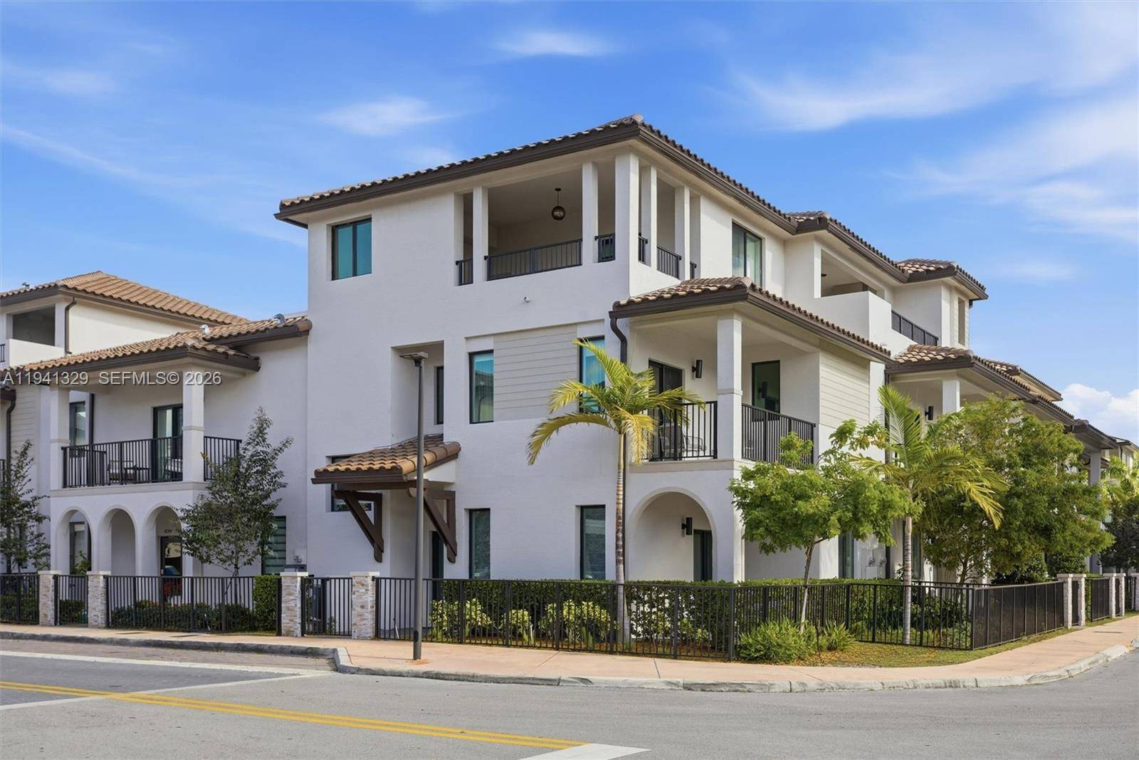 4250 NW 83rd AveDoral - picture