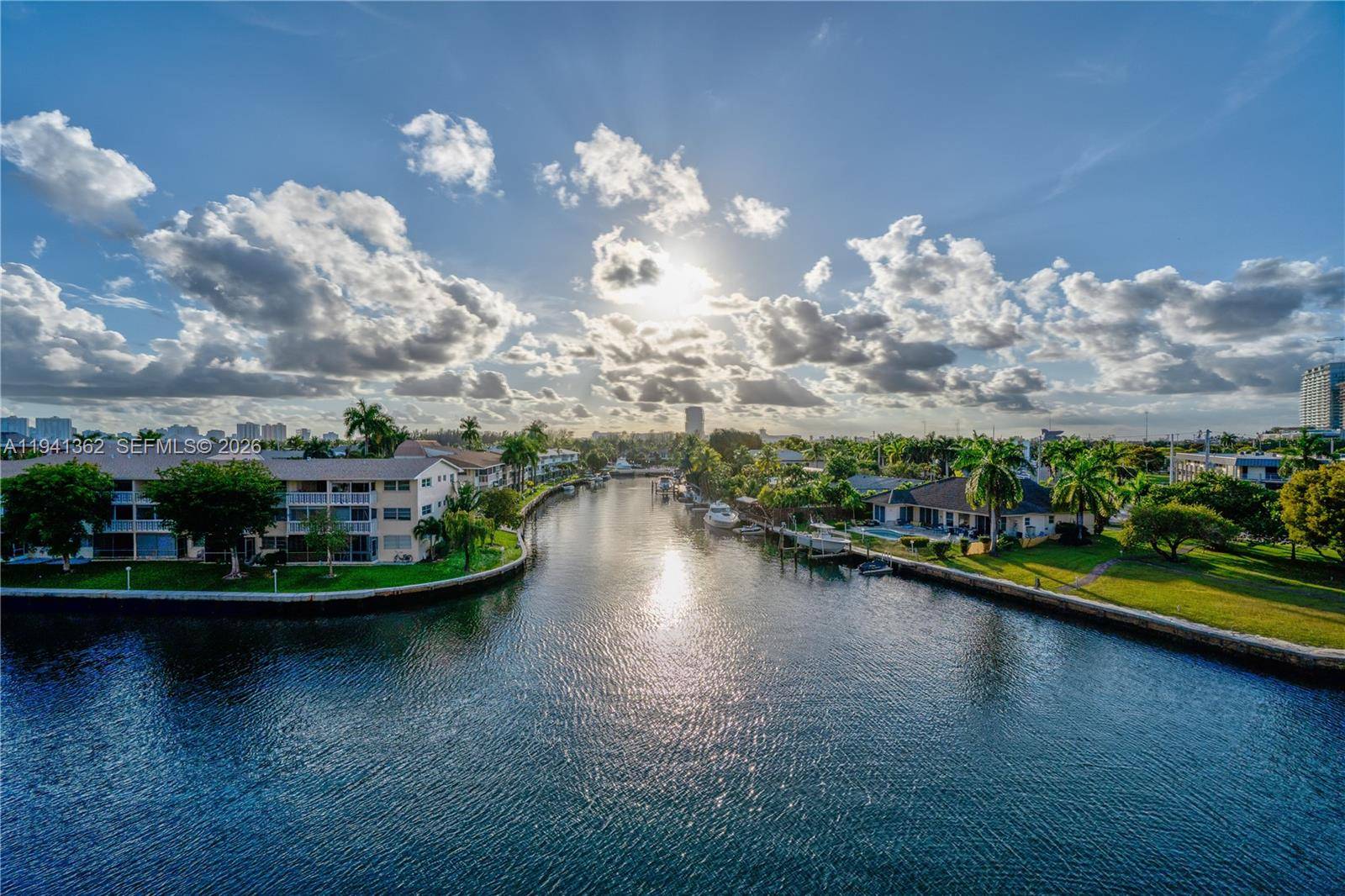 437 Golden Isles DrHallandale Beach - Condo 5+ Stories,Condo condo unit 4D - picture