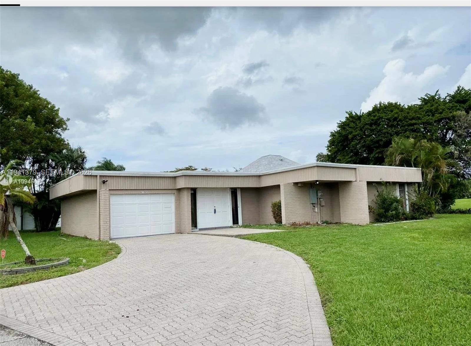 6105 Royal Poinciana LnTamarac - picture