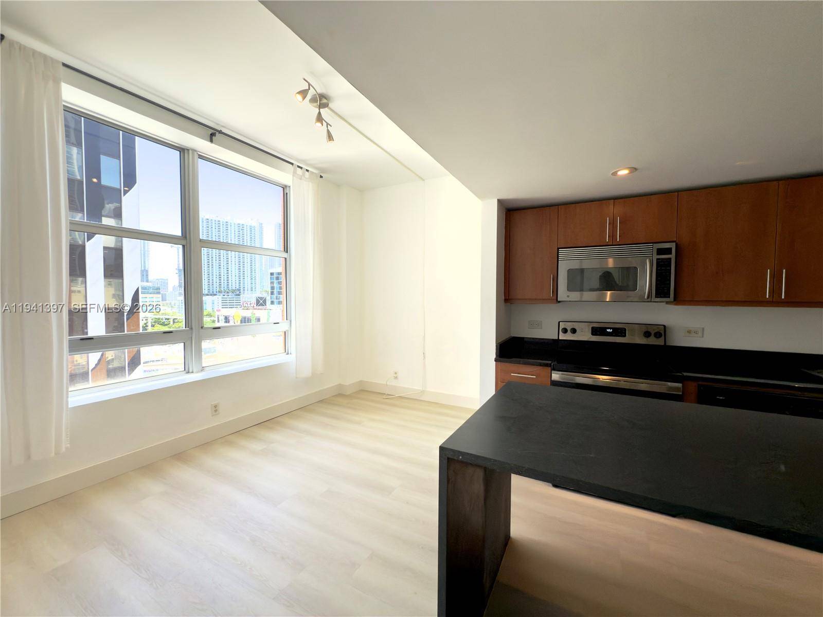 111 E Flagler StMiami - Condo 5+ Stories,Condo condo unit 805 - picture