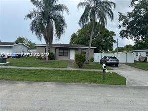 4620 SW 31st DrWest Park - picture