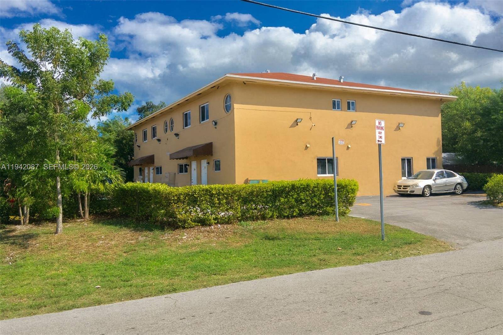 16585 NE 3 AVEMiami - picture