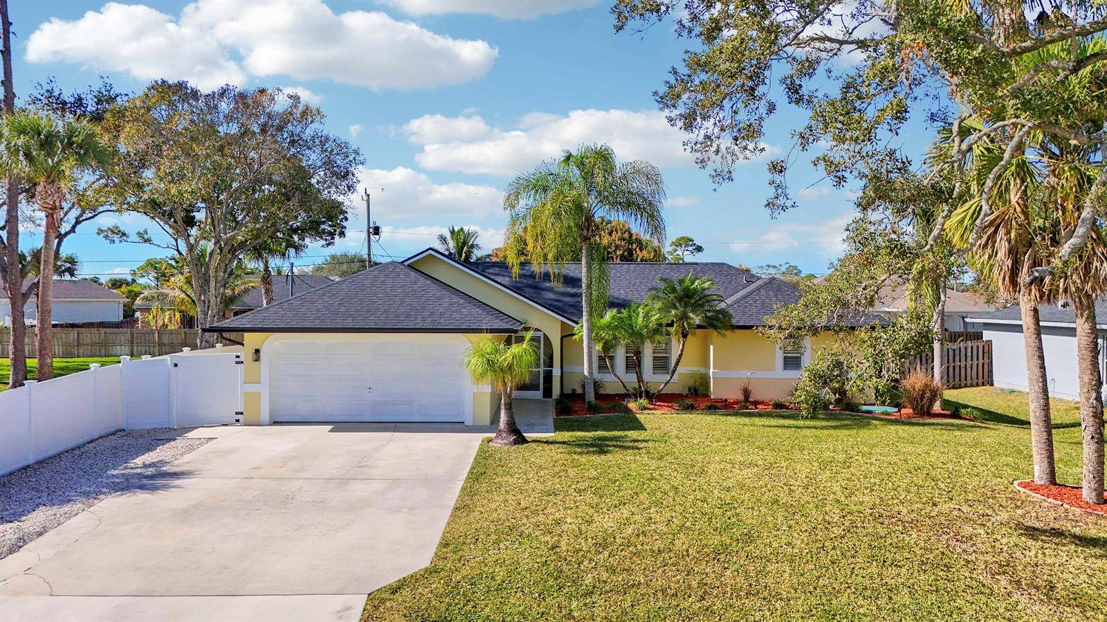 2374 SW ChateauPort St. Lucie - picture
