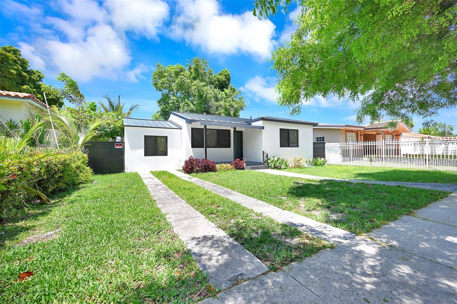 2261 SW 26th StMiami - picture