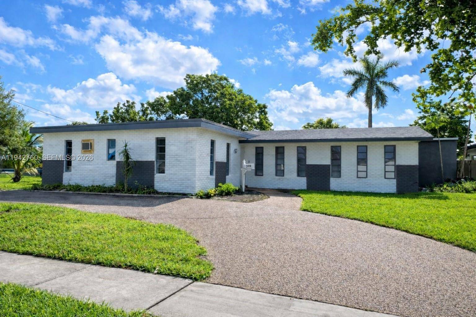 2450 NW 85th AveSunrise - picture