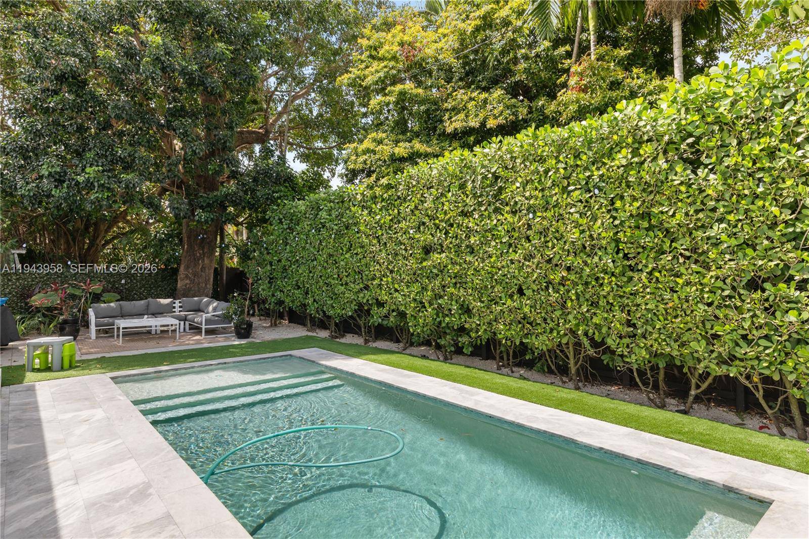 11810 W Biscayne Canal RdMiami - picture