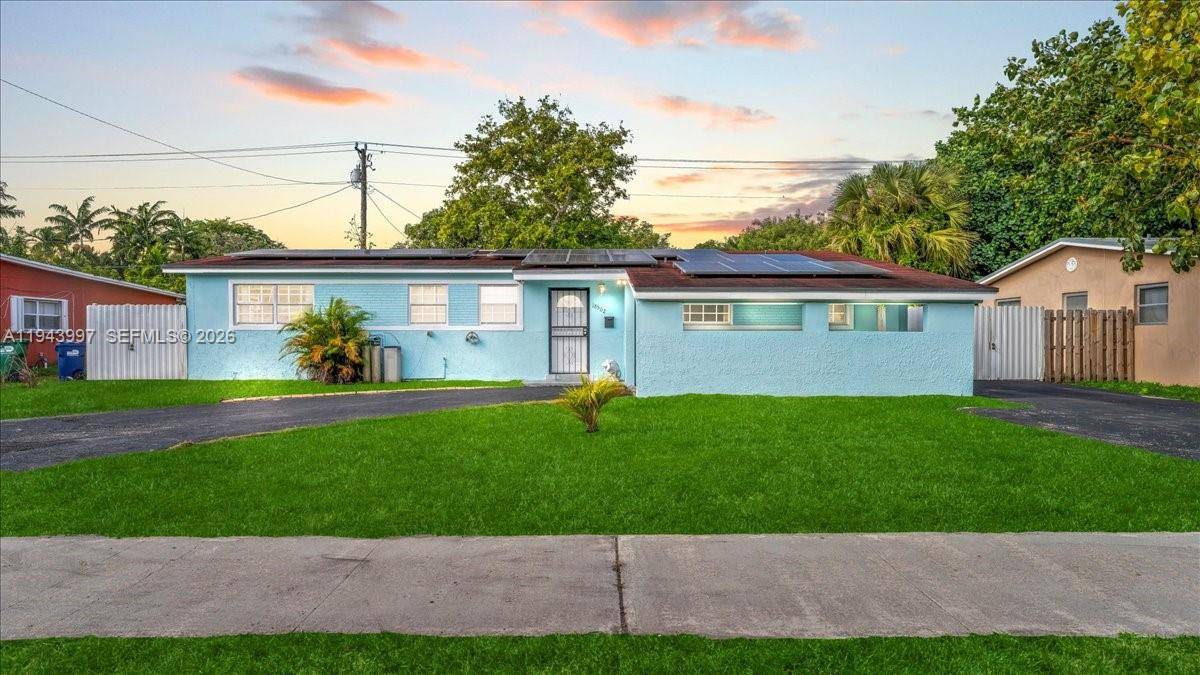 18502 NW 23rd CtMiami Gardens - picture