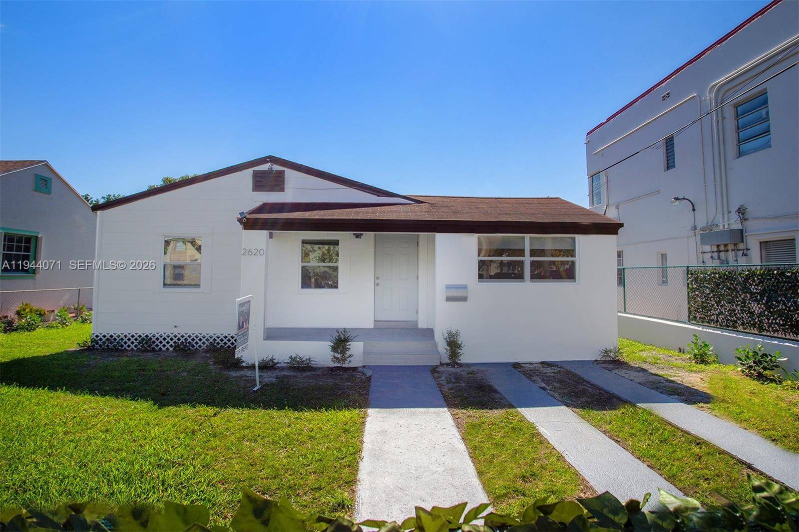 2620 SW 9th StMiami - picture