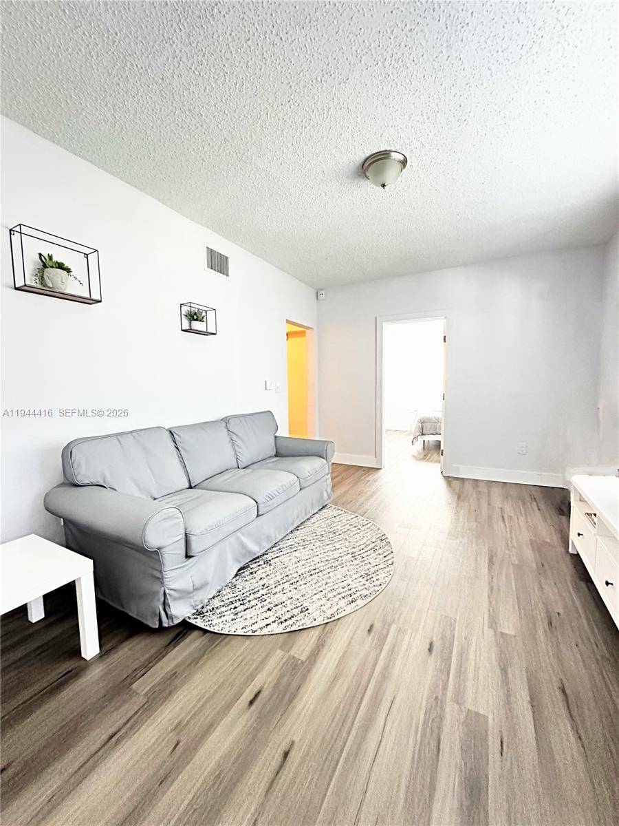 1821 NW 33rd StMiami - picture