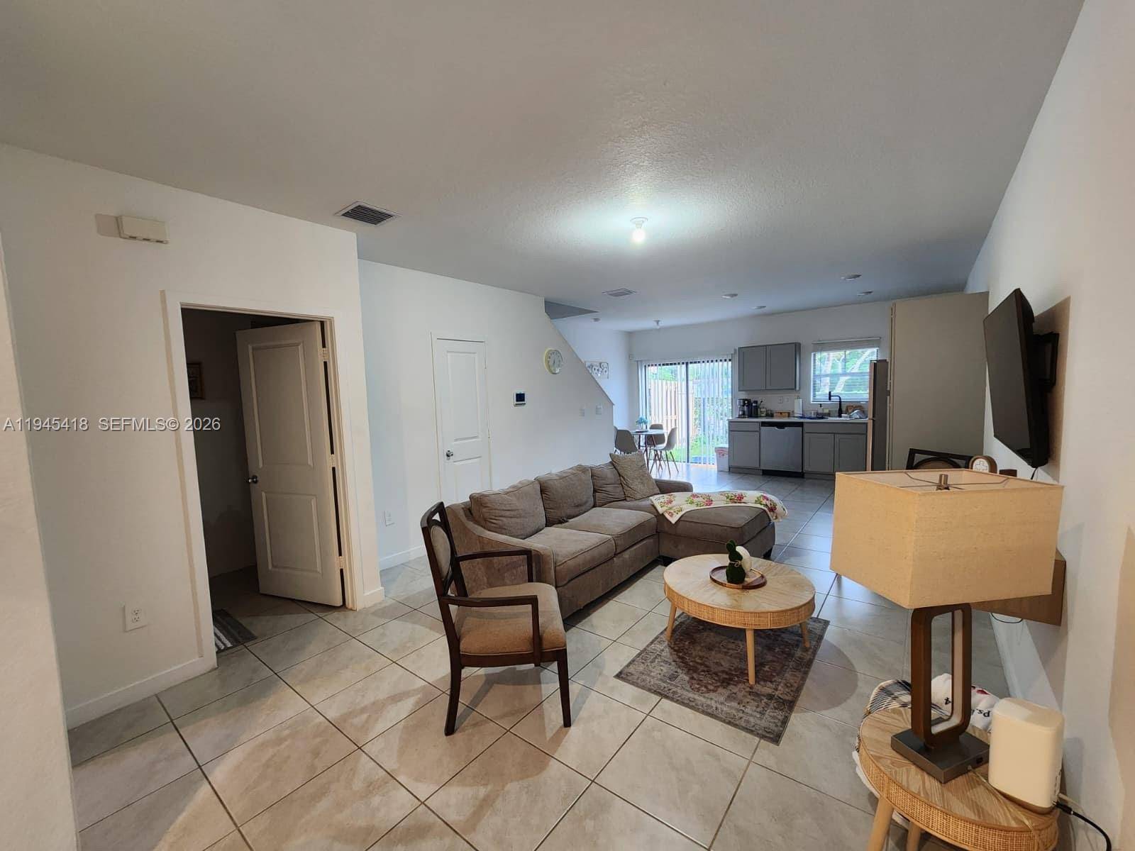 326 NE 1st DrFlorida City - picture