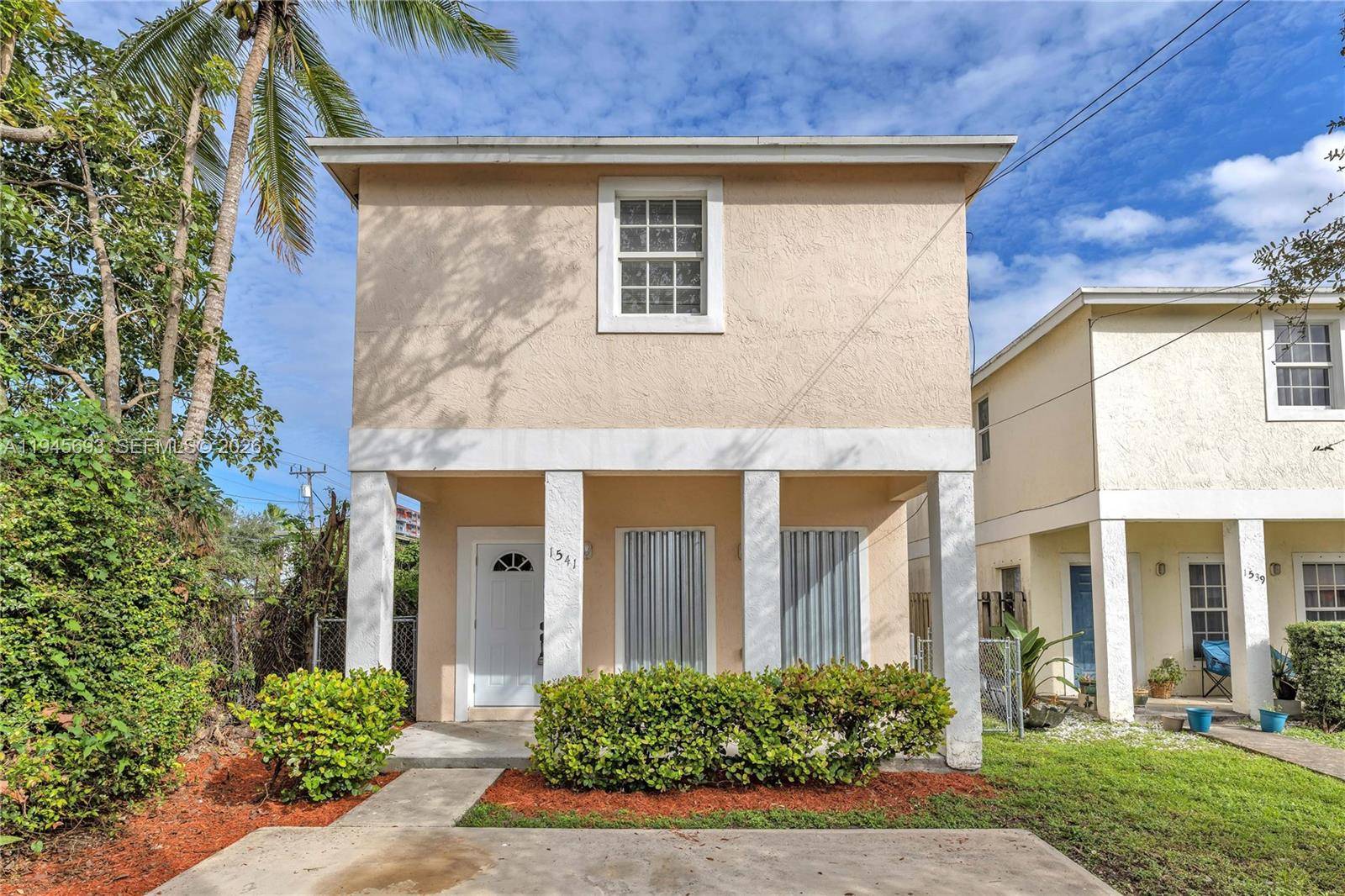 1541 NW 1st CtMiami - picture