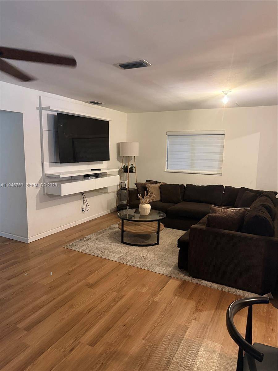 7770 NW 45th CtLauderhill - picture