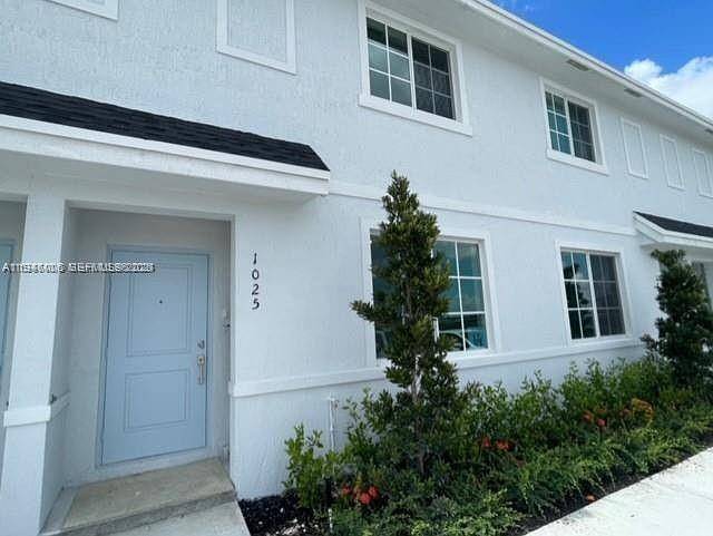1025 NW 5th StFlorida City - picture