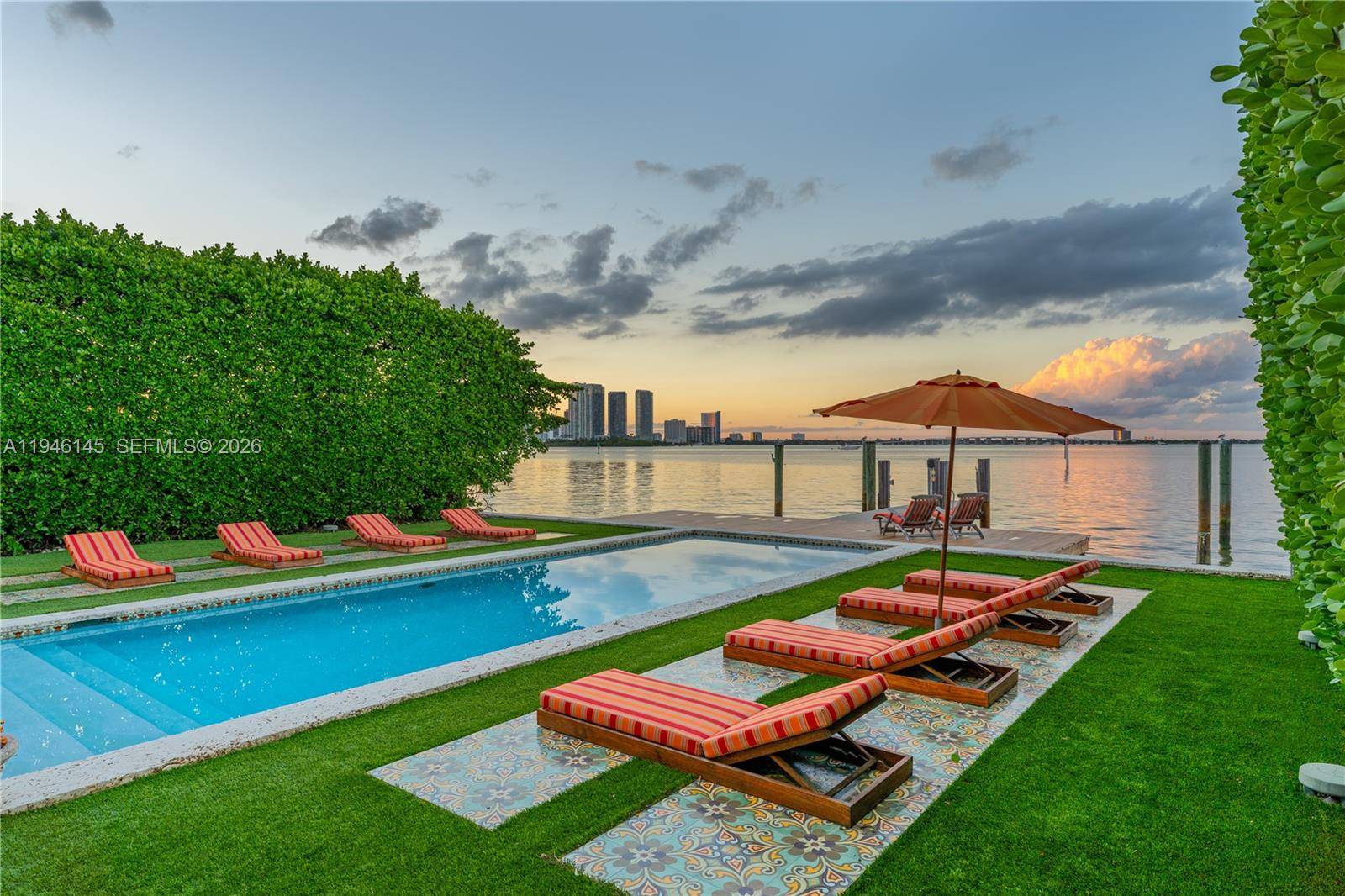 1277 N Venetian WayMiami - picture