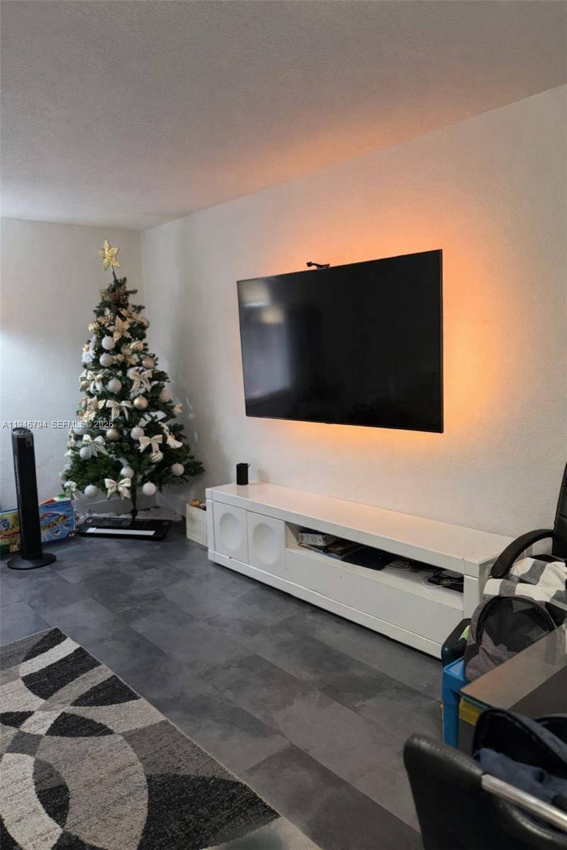 2190 W 60th StHialeah - HIALEAH CLUB VILLAS CONDO condo unit 21201 - picture