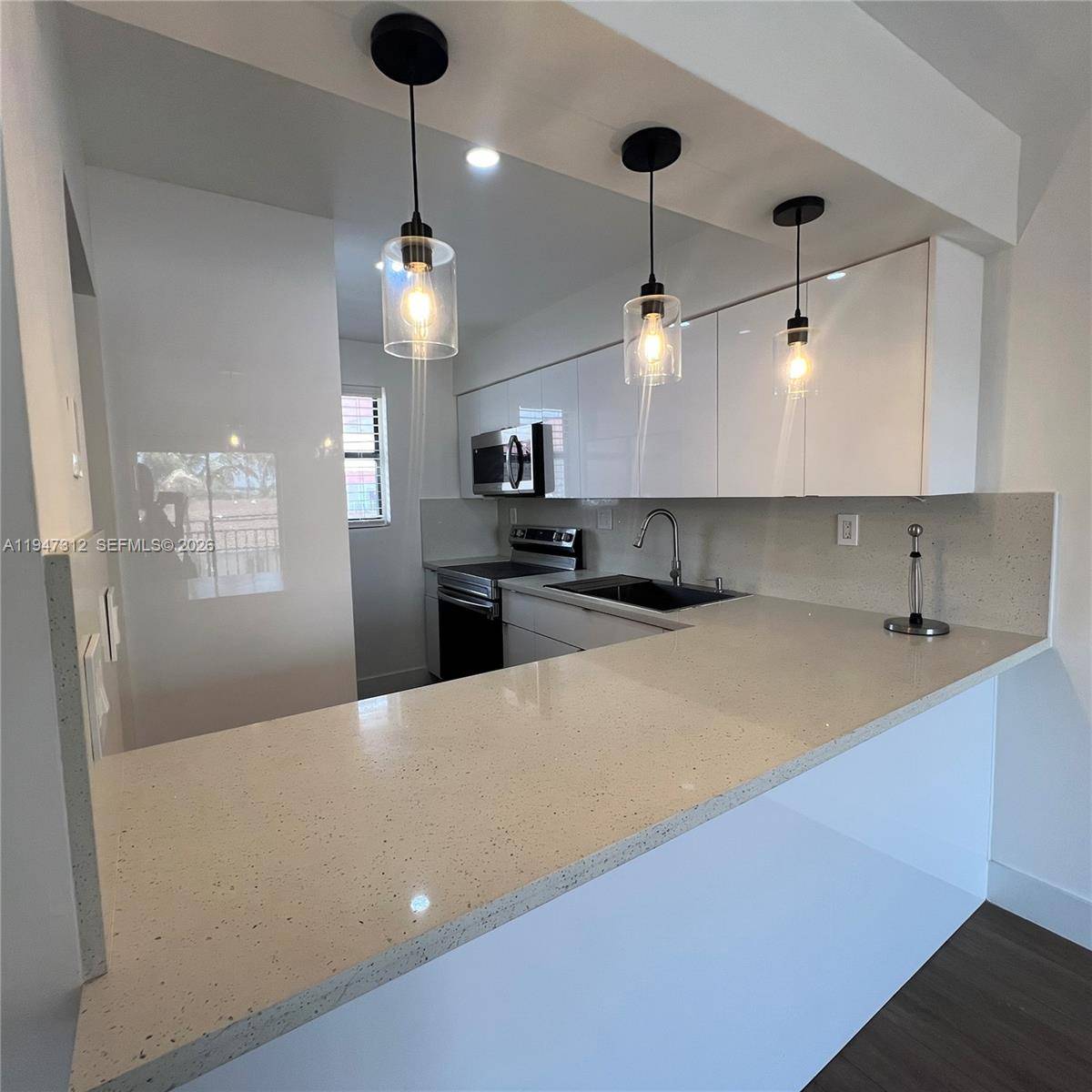 8425 NW 8th StMiami - VISIONS AT FOUNTAINBLEAU condo unit 406 - picture